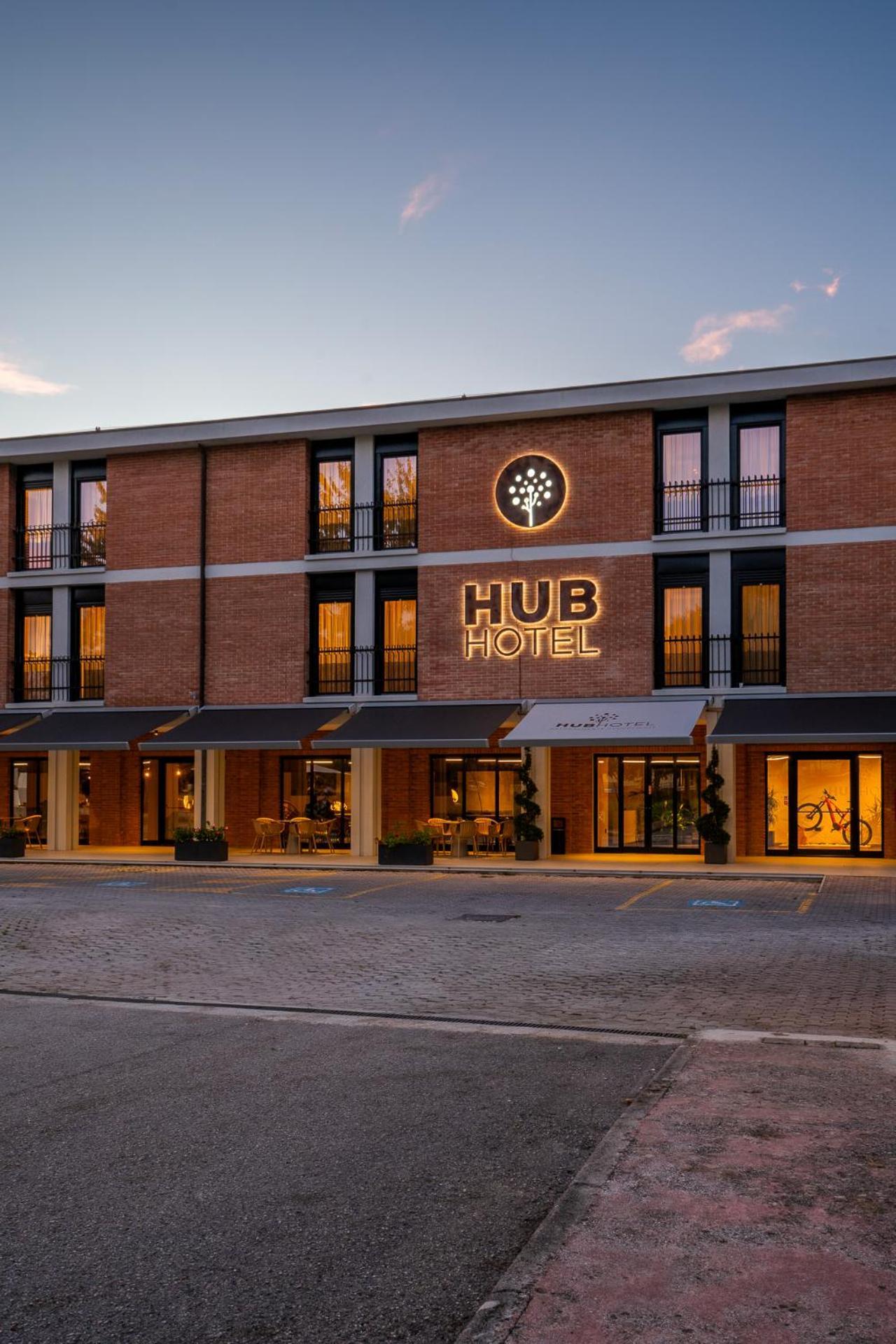 Hub Hotel Gubbio Exteriör bild